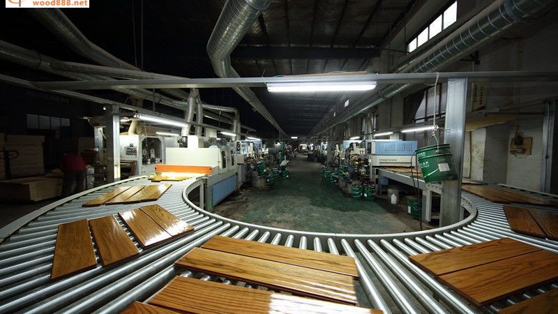 在众多品牌中，以下几款卧室烤漆门在品质和美观度上具有较高的评价：